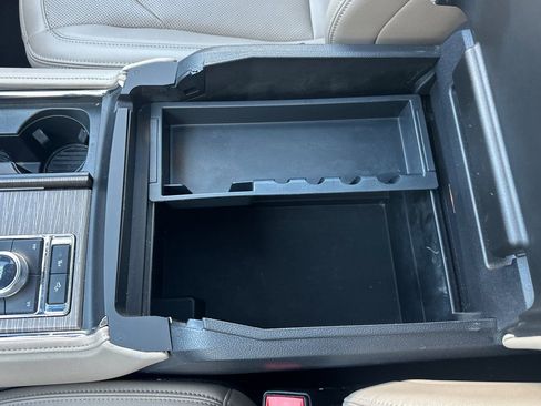 Used 2024 Ford Expedition Limited image 33