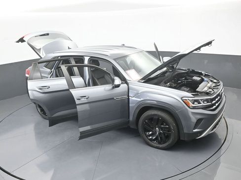 Used 2022 Volkswagen Atlas Cross Sport SE w/ Black Wheel Package image 73