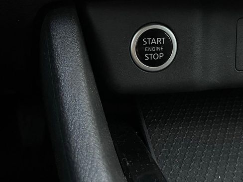 Used 2023 Nissan Rogue SV image 17