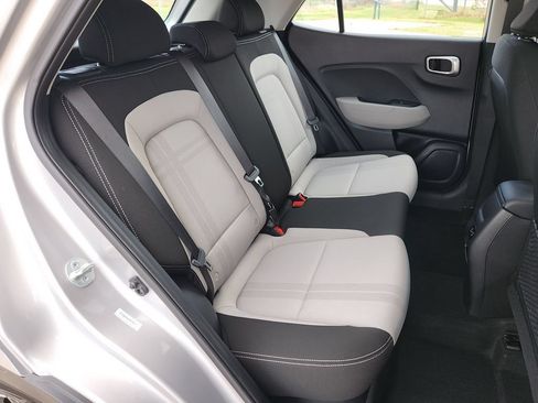 Used 2025 Hyundai Venue SEL FWD image 15