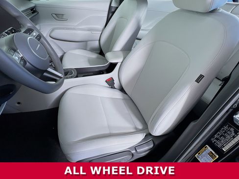 Used 2024 Hyundai Kona SE image 3