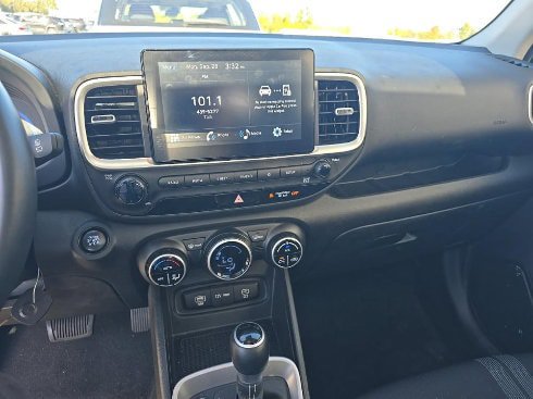 Used 2025 Hyundai Venue SEL FWD image 6