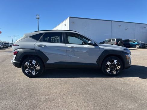 Used 2025 Hyundai Kona SEL image 4