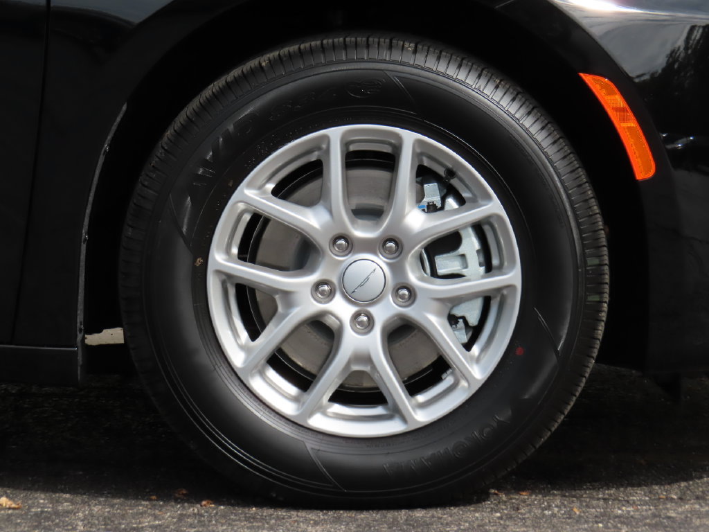 New 2027 Chrysler Pacifica Select FWD image 14