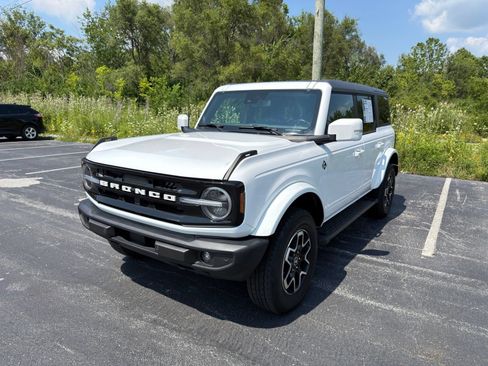 Used 2024 Ford Bronco Outer Banks AWD/4WD image 2