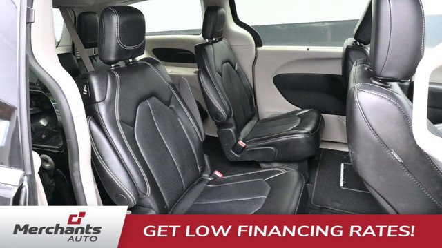 Used 2024 Chrysler Pacifica Touring-L FWD image 12