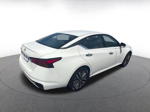 Used 2025 Nissan Altima 2.5 SV FWD image 15