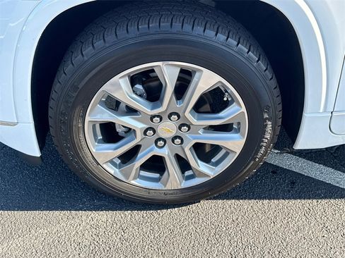 Used 2019 Chevrolet Traverse Premier w/ Driver Confidence II Package image 12