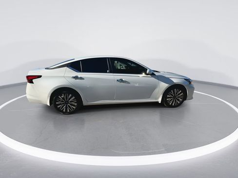 Used 2023 Nissan Altima 2.5 SV image 9