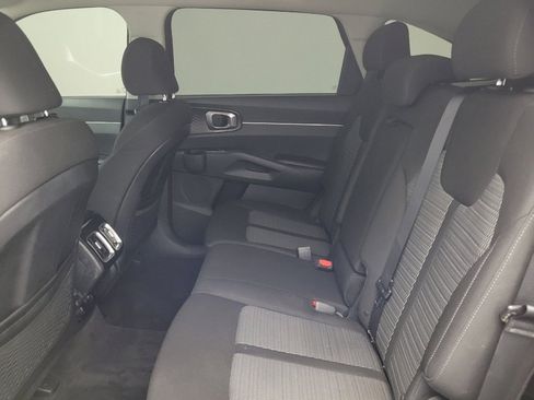 Used 2021 Kia Sorento LX AWD/4WD image 18