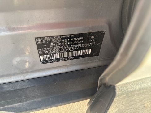 Used 2019 Toyota RAV4 XLE Premium image 14