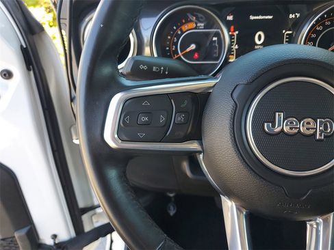 Used 2022 Jeep Wrangler Unlimited Sahara image 24