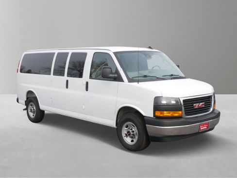 Used 2025 GMC Savana 3500 LT w/ LT Preferred Equipment Group RWD image 2
