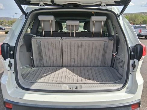 Used 2019 Toyota Highlander XLE image 10