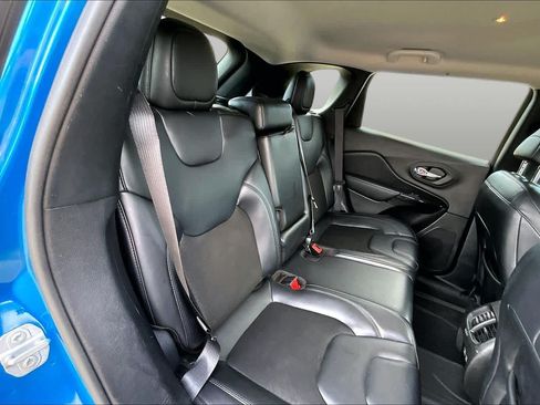 Used 2021 Jeep Cherokee Latitude Plus FWD image 14