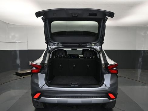 Used 2025 Chevrolet Trax LT w/ LT Convenience Package image 11