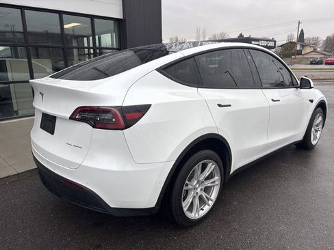 Used 2021 Tesla Model Y Long Range image 10