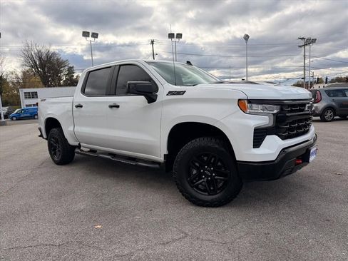 Used 2024 Chevrolet Silverado 1500 LT Trail Boss w/ Convenience Package II image 2