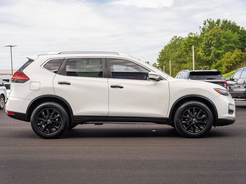 Used 2018 Nissan Rogue SV FWD image 8