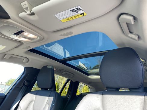 Used 2025 Volvo V60 B5 Cross Country Plus image 9