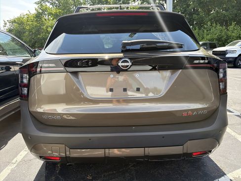 Used 2026 Nissan Kicks SR w/ SR Premium Package AWD/4WD image 5