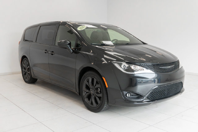 Used 2020 Chrysler Pacifica Touring w/ S Appearance Package FWD image 7
