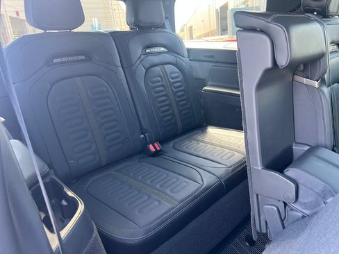Used 2025 Rivian R1S Adventure Dual AWD/4WD image 28