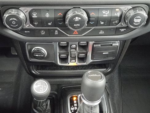 New 2026 Jeep Gladiator Sport AWD/4WD image 16