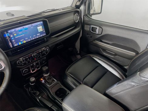 Used 2024 Jeep Wrangler Unlimited Sahara w/ Technology Group AWD/4WD image 27