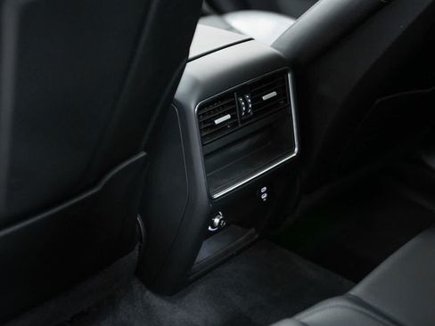 Certified 2022 Porsche Cayenne AWD/4WD image 34