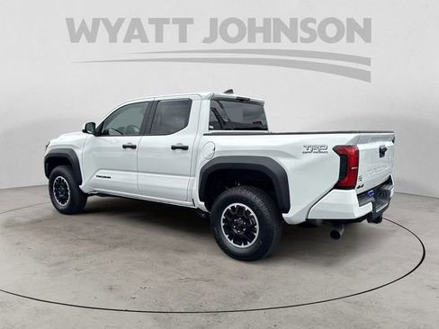 Used 2025 Toyota Tacoma TRD Off-Road AWD/4WD image 3