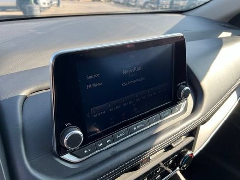 Used 2024 Nissan Rogue S AWD/4WD image 33
