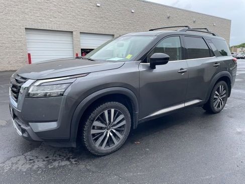 Used 2022 Nissan Pathfinder Platinum w/ Cargo Package image 4