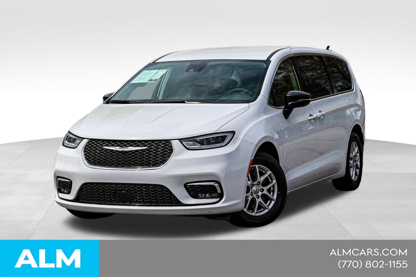 Used 2024 Chrysler Pacifica Touring-L FWD image 1