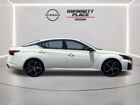 Used 2024 Nissan Altima 2.5 SR FWD image 25