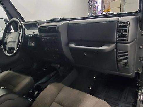 Used 2004 Jeep Wrangler SE image 11