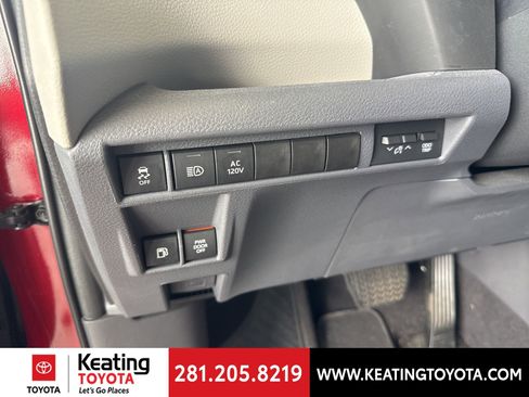 Used 2023 Toyota Sienna Limited image 9