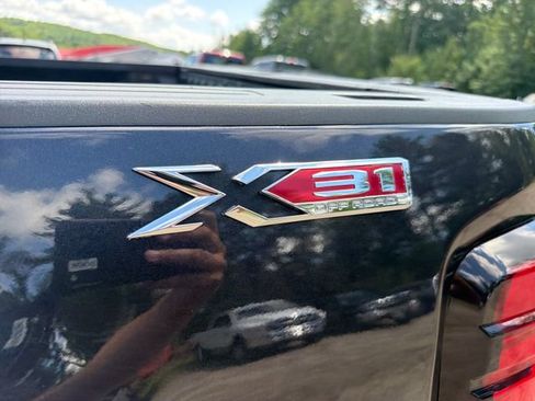 Used 2024 GMC Sierra 2500 SLT w/ SLT Premium Package AWD/4WD image 11