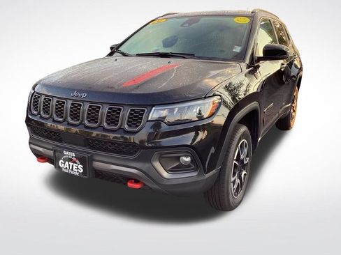 Used 2024 Jeep Compass Trailhawk AWD/4WD image 5