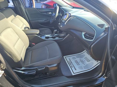 Used 2018 Chevrolet Malibu LT FWD image 9