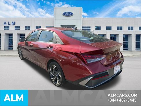 Used 2025 Hyundai Elantra SEL FWD image 8