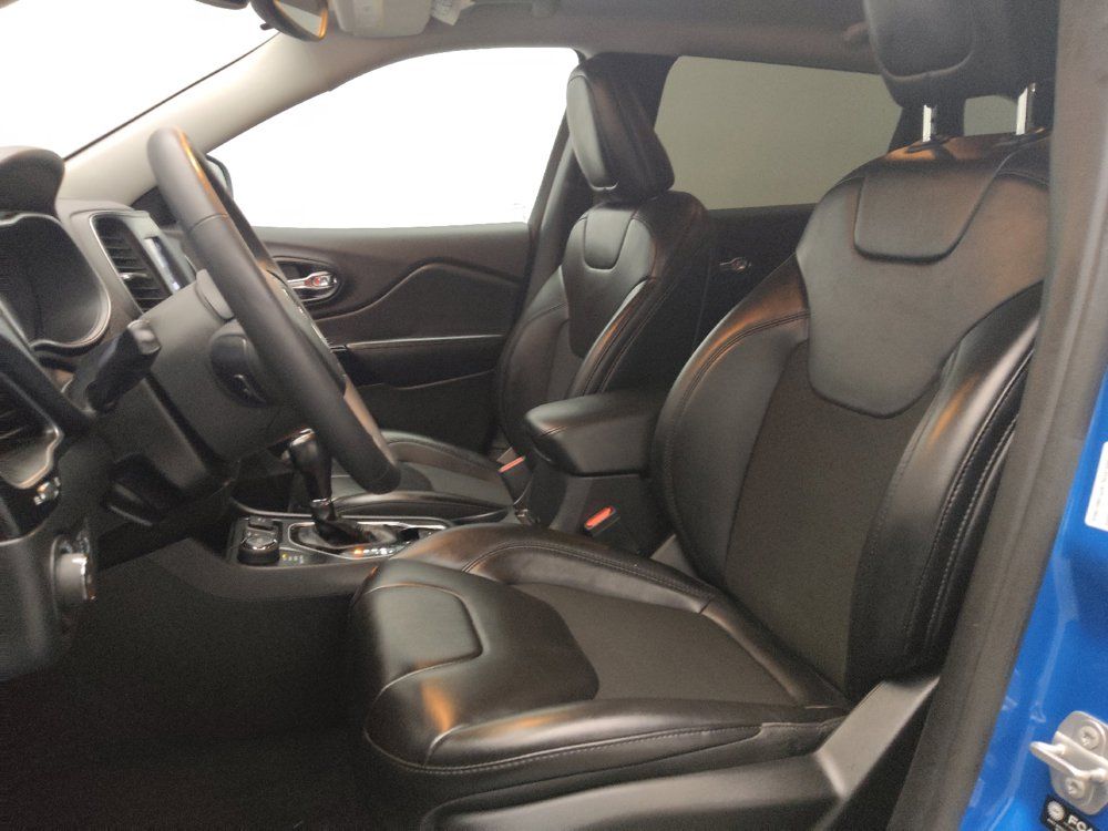 Used 2021 Jeep Cherokee Latitude Plus AWD/4WD image 17