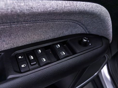 Used 2022 Jeep Compass Latitude FWD image 16