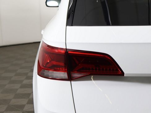 Used 2023 Volkswagen Taos SE w/ Panoramic Sunroof Package image 17