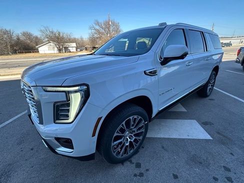 New 2026 GMC Yukon XL Denali w/ Sun & Power Step Package AWD/4WD image 11