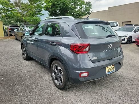 Used 2024 Hyundai Venue SEL FWD image 4
