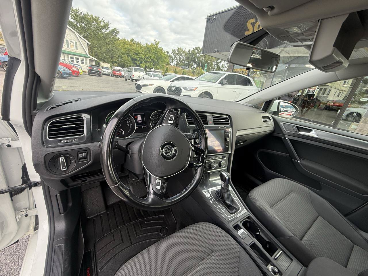 Used 2019 Volkswagen e-Golf SE w/ Driver Assistance Package FWD image 21