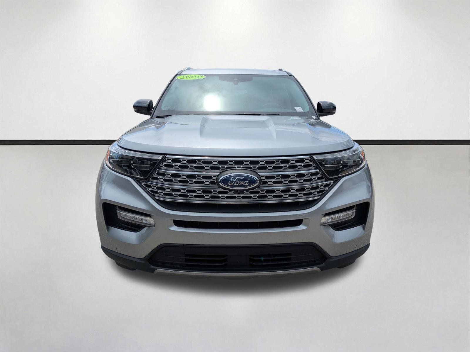 Used 2022 Ford Explorer Limited w/ Limited Technology Package RWD image 3
