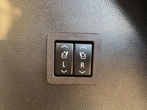 Used 2021 Buick Enclave Premium w/ Sun and Sites Package image 19