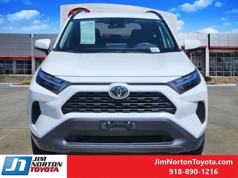 Used 2025 Toyota RAV4 XLE FWD image 2